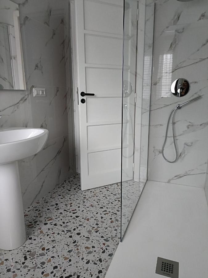 L'Affaccio Sulla Piazza Apartment อาเวซซาโน ภายนอก รูปภาพ