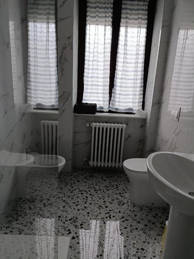 L'Affaccio Sulla Piazza Apartment อาเวซซาโน ภายนอก รูปภาพ