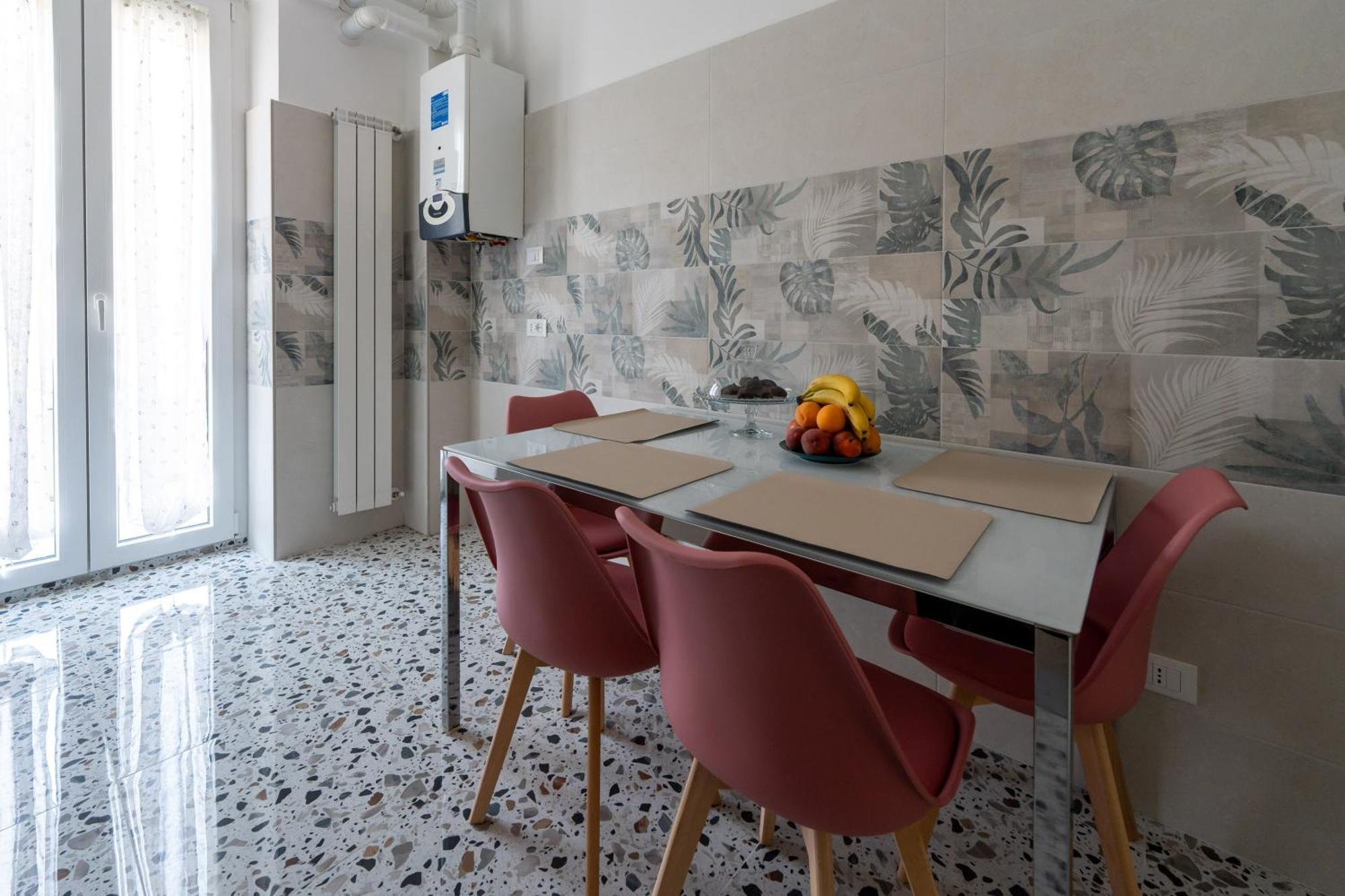 L'Affaccio Sulla Piazza Apartment อาเวซซาโน ภายนอก รูปภาพ