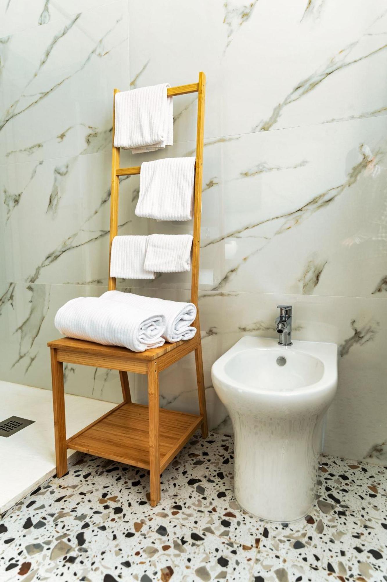 L'Affaccio Sulla Piazza Apartment อาเวซซาโน ภายนอก รูปภาพ